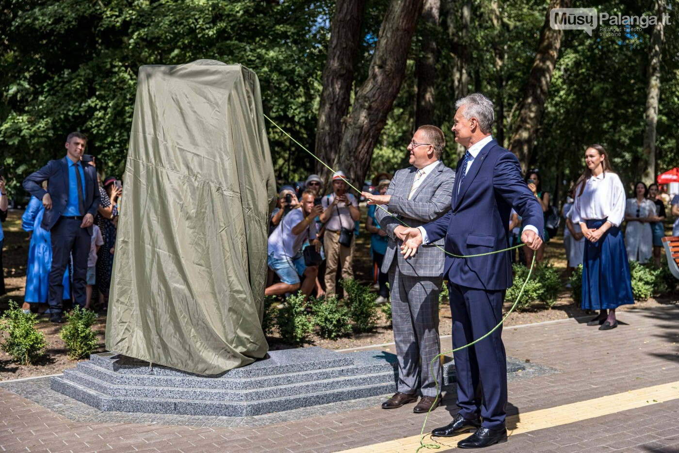 Skulptūros, skirtos Dž. J. Simpsonui ir Derybinei grupei dėl Palangos grąžinimo Lietuvai įamžinti, atidarymas, nuotrauka-36
