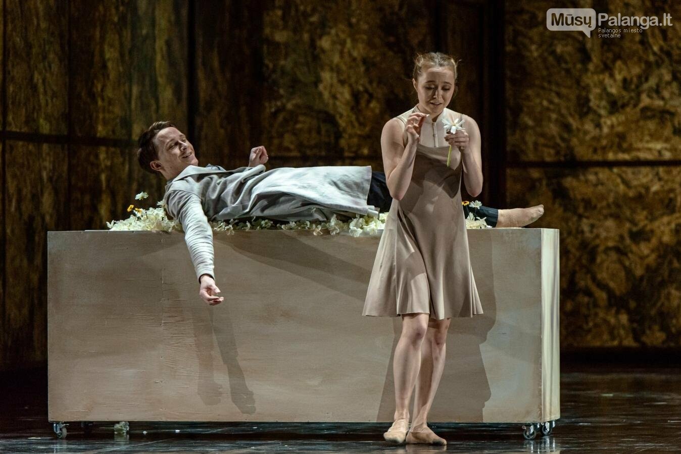 Oleksandra Borodina (Margarita) ir Romanas Semenenko (Jaunasis Faustas) – šokio spektaklis „Faustas“. Martyno Aleksos nuotr.