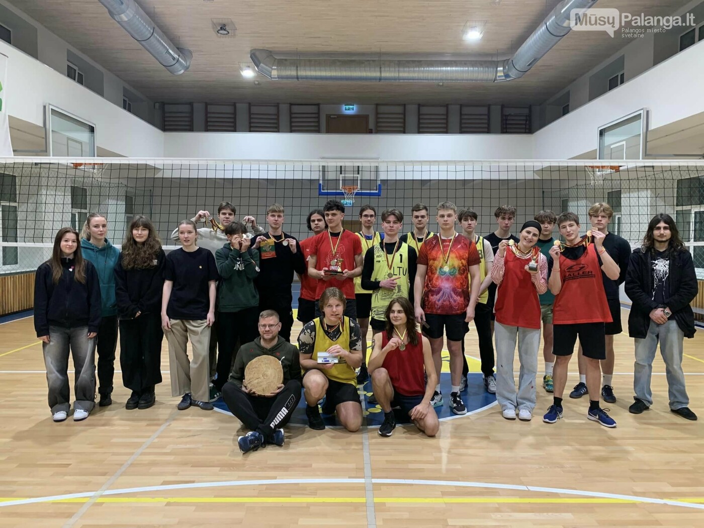 Vasario 16-ąją gimnazistai paminėjo tinklinio turnyre „Geltona, žalia, raudona“, nuotrauka-3