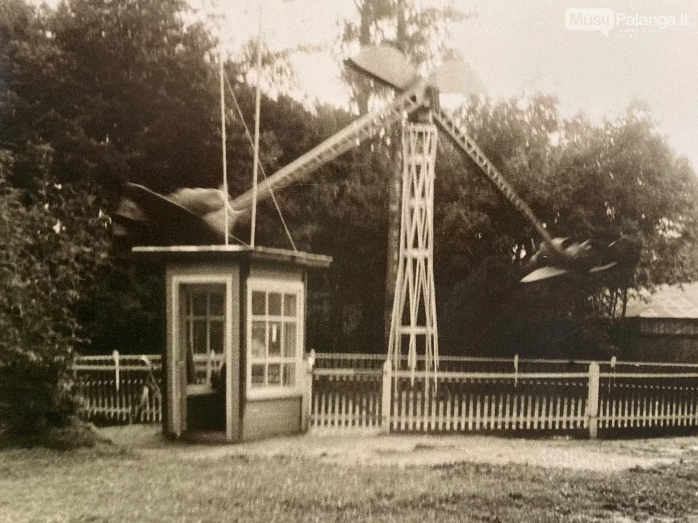 Kultūros ir poilsio parko atrakcionas 1965 m. Kretingos muziejaus nuotr.