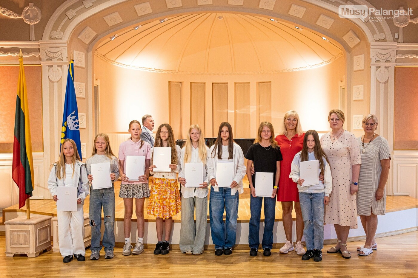 Geriausiai besimokantiems bei aukščiausių pasiekimų užklasinėje veikloje turintiems Palangos moksleiviams įteiktos piniginės premijos, nuotrauka-51