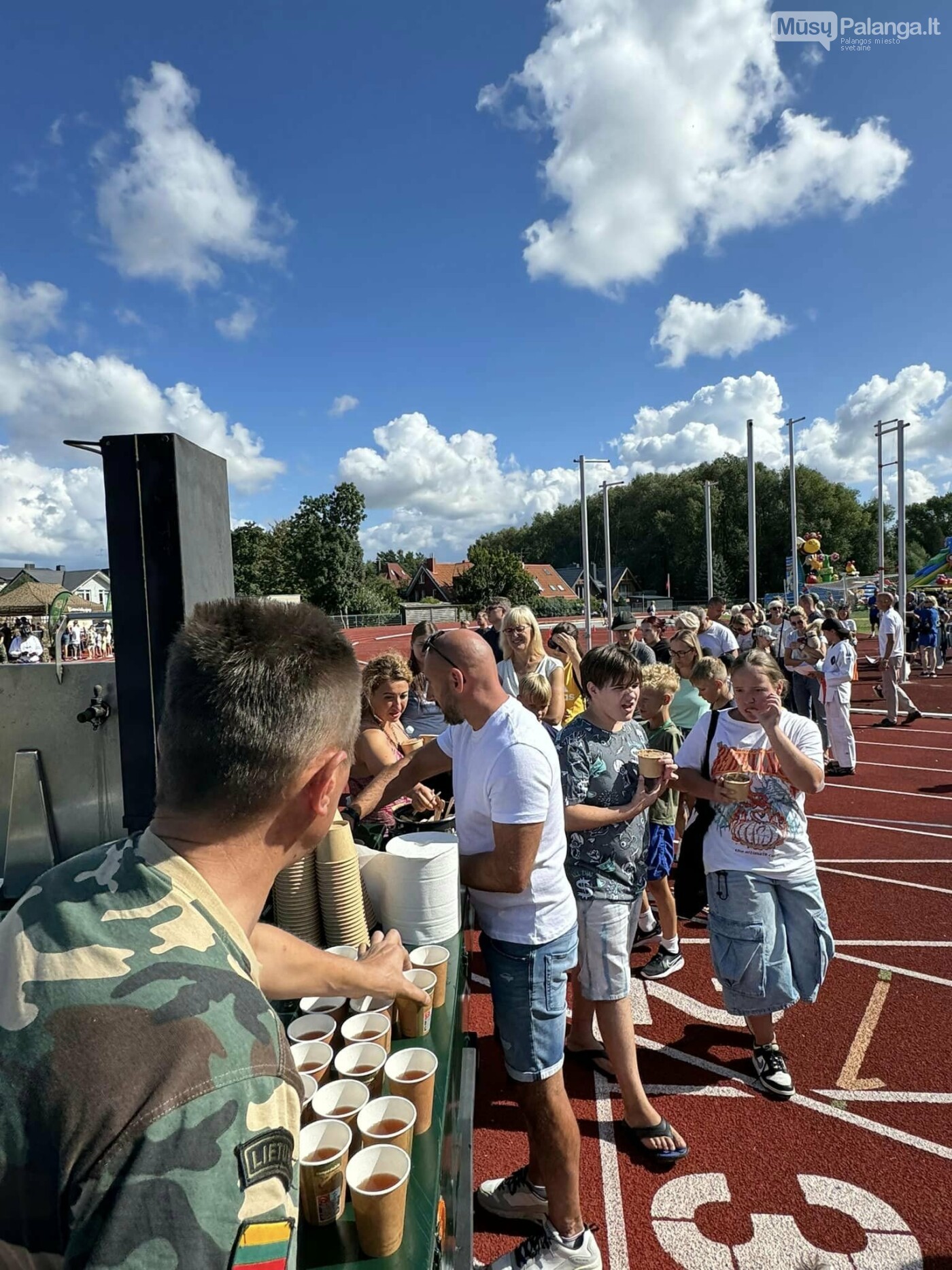 Rugsėjo 1-oji Palangoje: Sporto Centro stadionas tapo vaikų ir tėvų šventės epicentru, susirinko apie 1500 žmonių, nuotrauka-2