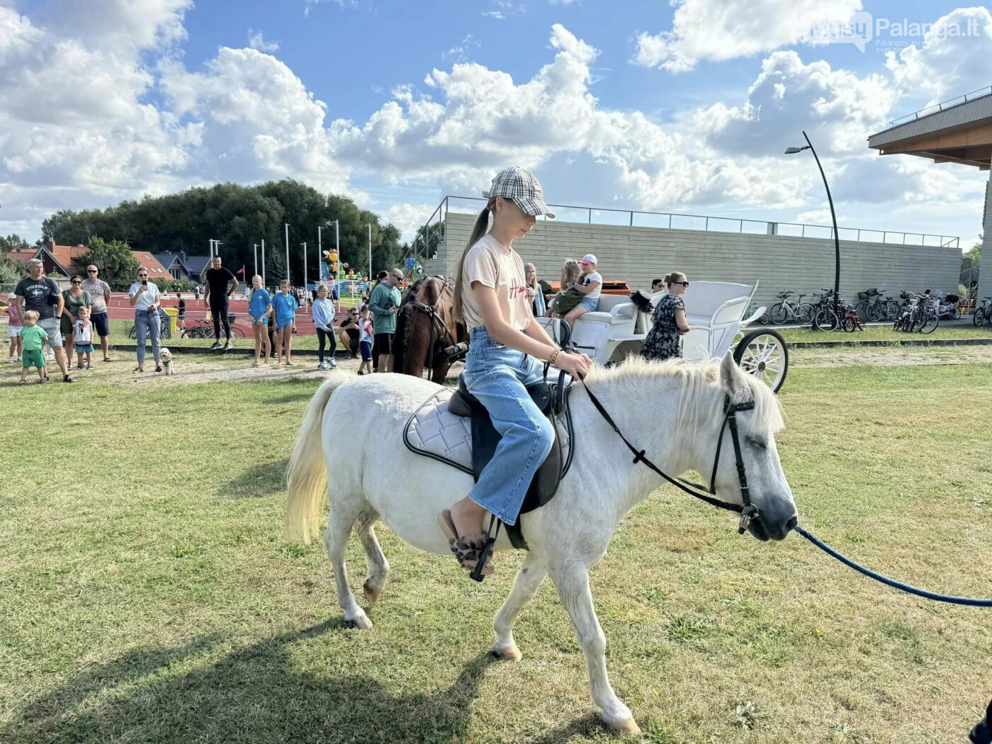 Rugsėjo 1-oji Palangoje: Sporto Centro stadionas tapo vaikų ir tėvų šventės epicentru, susirinko apie 1500 žmonių, nuotrauka-7