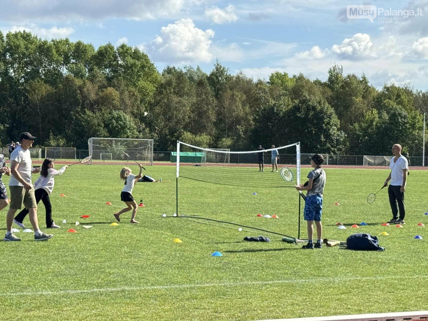 Rugsėjo 1-oji Palangoje: Sporto Centro stadionas tapo vaikų ir tėvų šventės epicentru, susirinko apie 1500 žmonių, nuotrauka-16