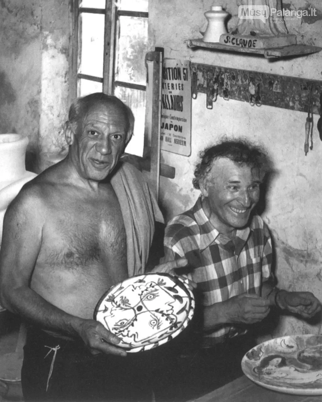 Pablas Picasso ir Marcas Chagallas keramikos dirbtuvėje „Madoura“ Valorise apie 1948–1952 m. Marco ir Idos Chagallų archyvo nuotrauka