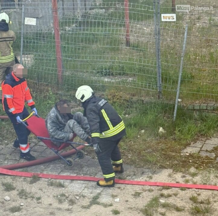 Palangoje degė apleistas pastatas: jame buvęs vyras – ligoninėje, nuotrauka-2