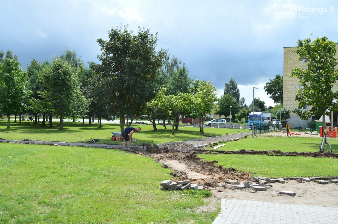 Tęsiami gyvenamosios aplinkos tvarkymo darbai, nuotrauka-2
