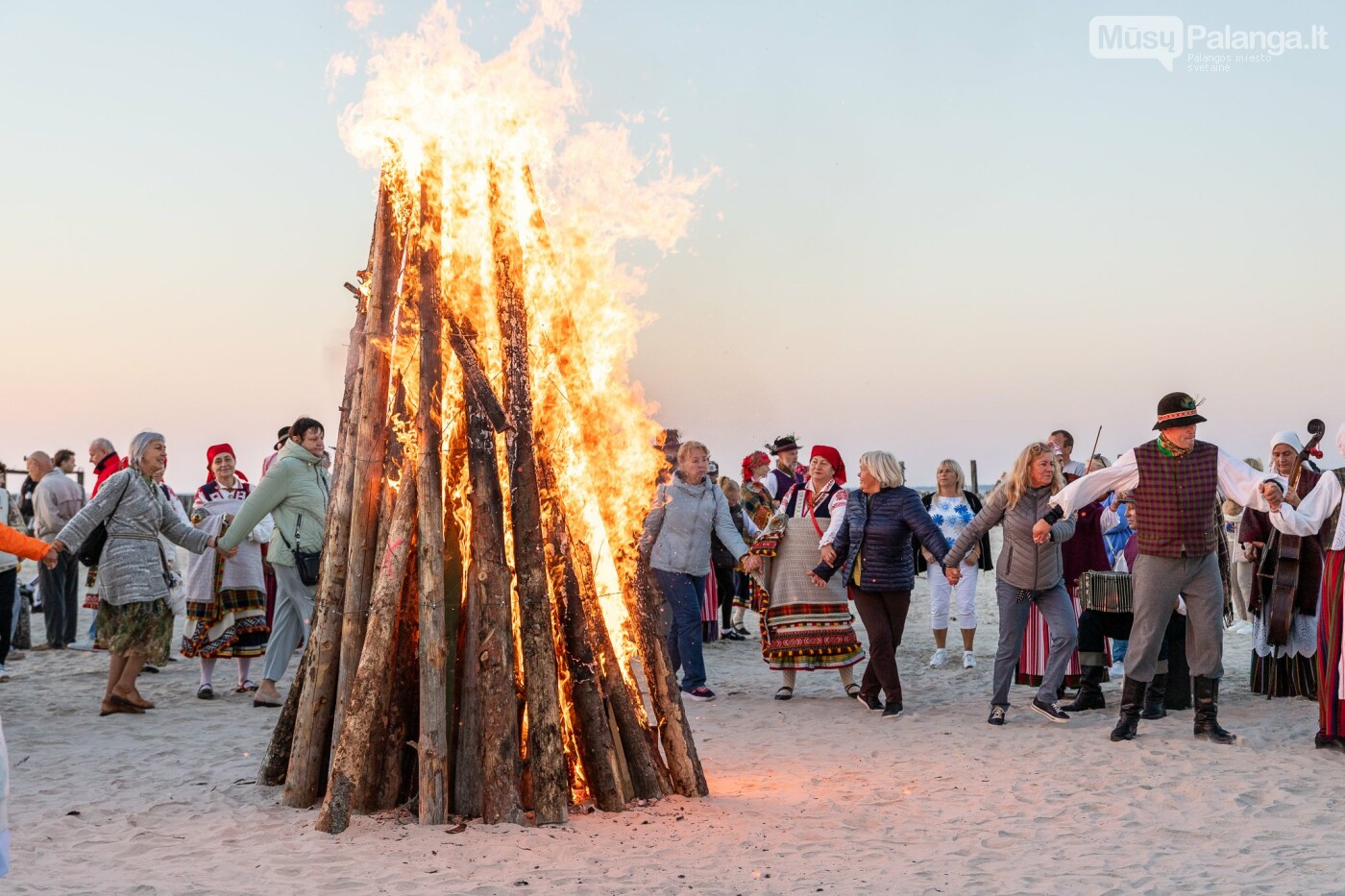 Baltų vienybės diena Šventojoje: draugai iš Latvijos, tradicijos ir ugnies šviesa, nuotrauka-2