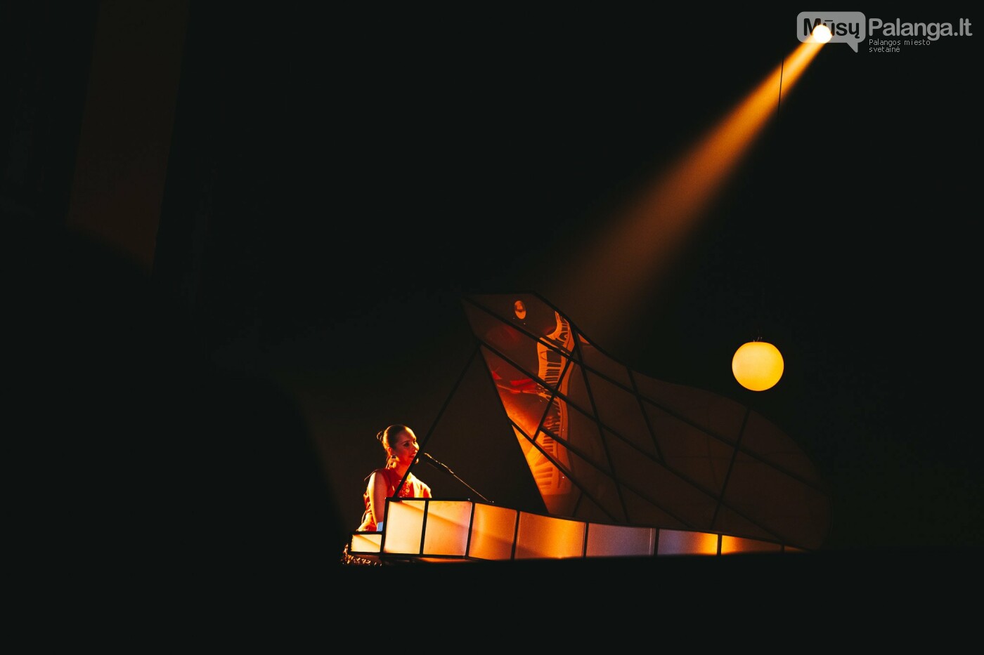 Ievos Dūdaitės koncerto akimirka (Tado Virbickio nuotr.) Ievos Dūdaitės koncerto akimirka (Tado Virbickio nuotr.)