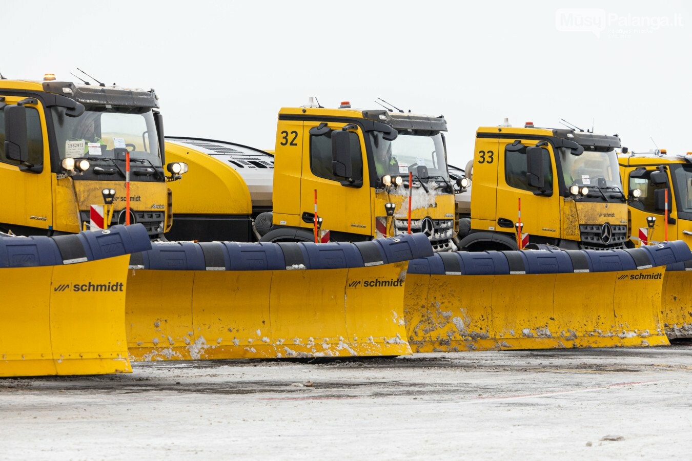 Įveikę žiemišką sausį Lietuvos oro uostai pristatė įspūdingą sniego valymo techniką, nuotrauka-1