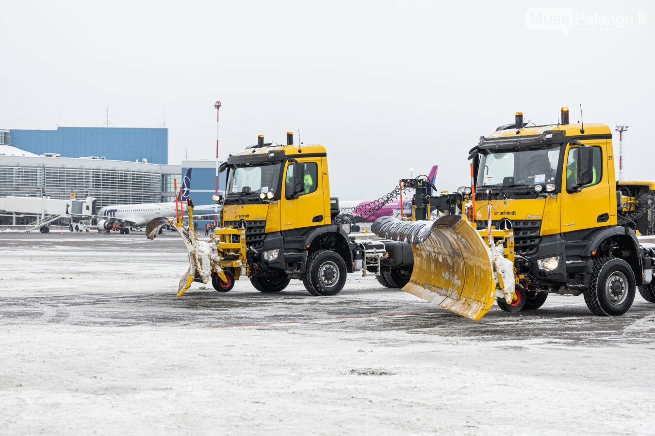 Įveikę žiemišką sausį Lietuvos oro uostai pristatė įspūdingą sniego valymo techniką, nuotrauka-3