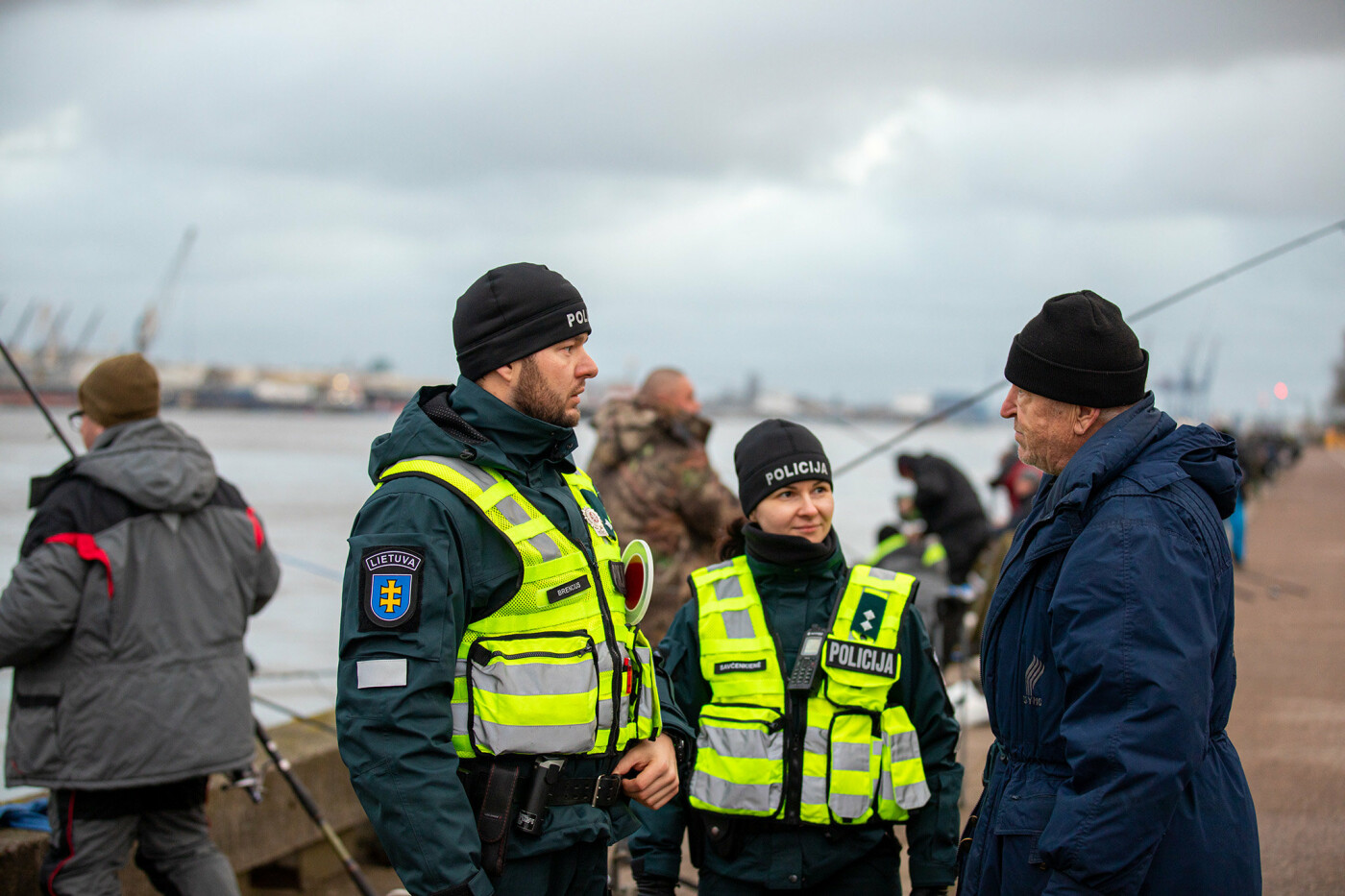 Klaipėdos policijos pareigūnai kartu su gamtos apsaugos inspektoriais tikrino žvejus Smiltynėje, nuotrauka-1