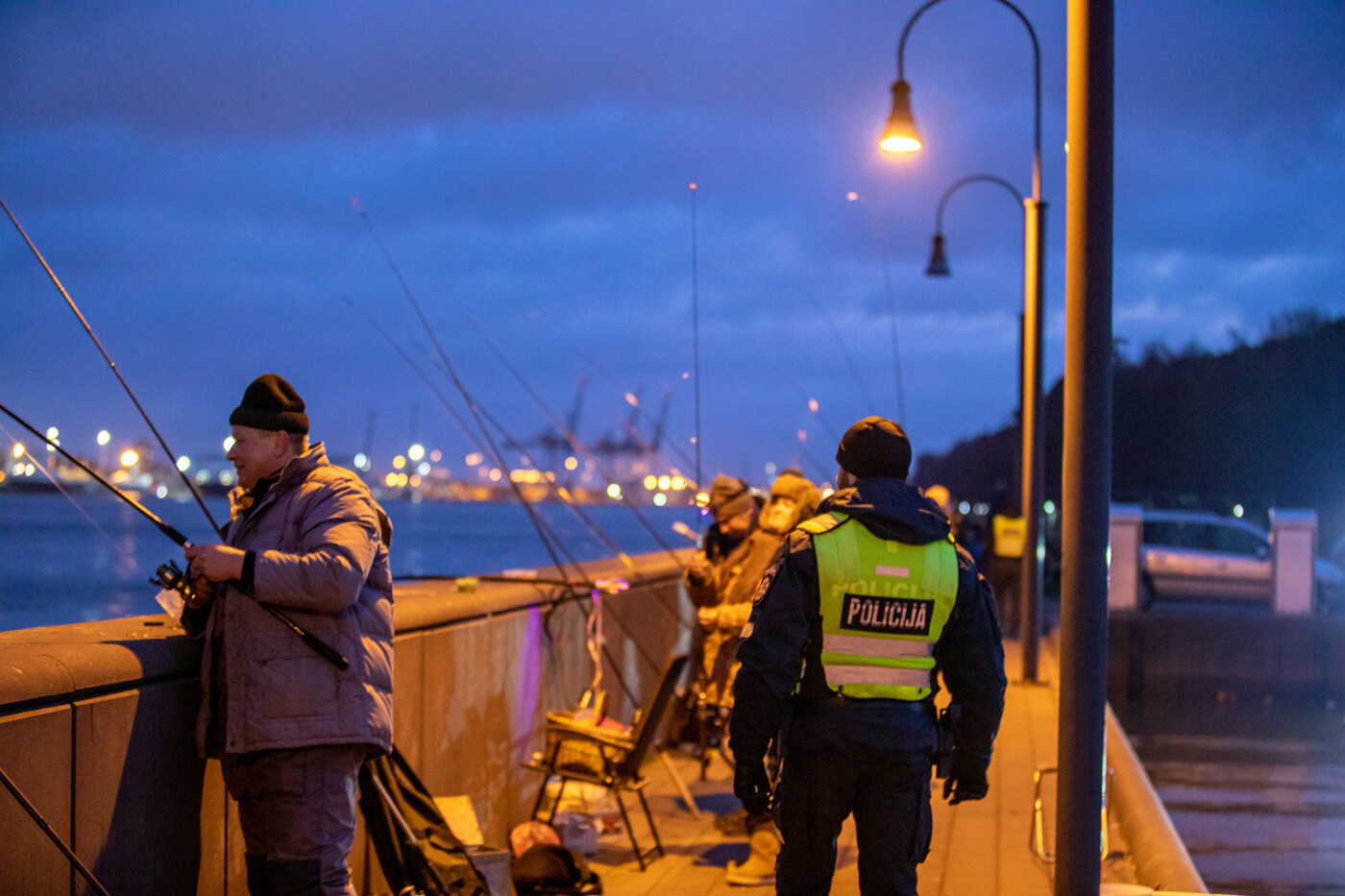 Klaipėdos policijos pareigūnai kartu su gamtos apsaugos inspektoriais tikrino žvejus Smiltynėje, nuotrauka-2