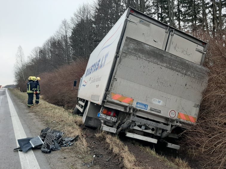 Auto įvykis ant viaduko kelyje Kretinga – Palanga. Slidu būkite atsargus!, nuotrauka-7, Ritos Nagienės nuotr.