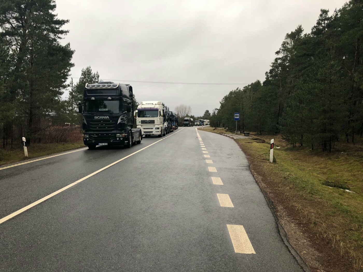 Rytą vairuotojai leido spūstyje: dėl avarijos buvo paralyžiuotas eismas pasienyje su Latvija, nuotrauka-11, Mariaus Steponavičiaus nuotr.