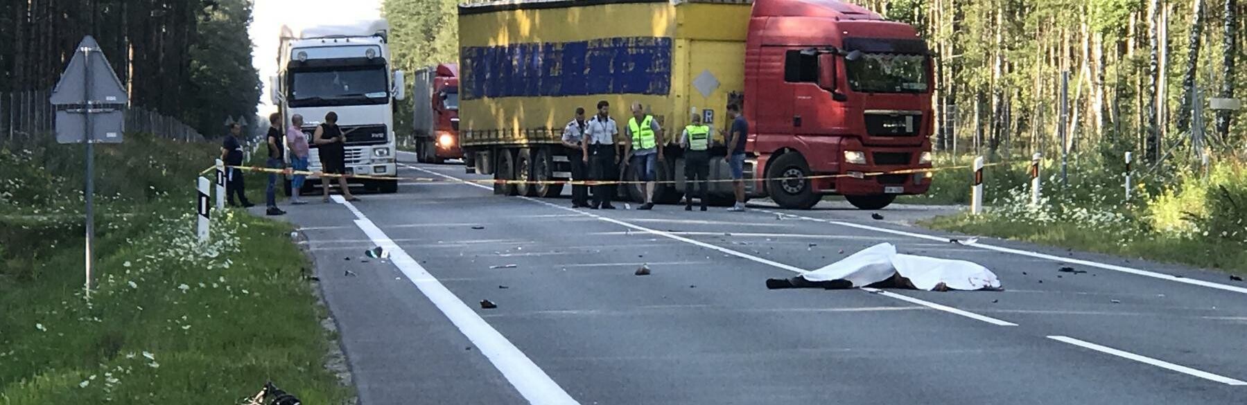 Tragiška avarija: Palangos aplinkkelyje susidūrė motociklas ir dviratis, du jauni vyrai negyvi (papildyta nuotraukomis, tik N18)