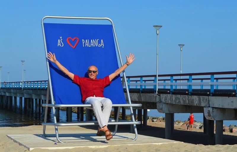 Gediminas Valinevičius jau išbandė naują krėslą. „V.P.“ nuotr.