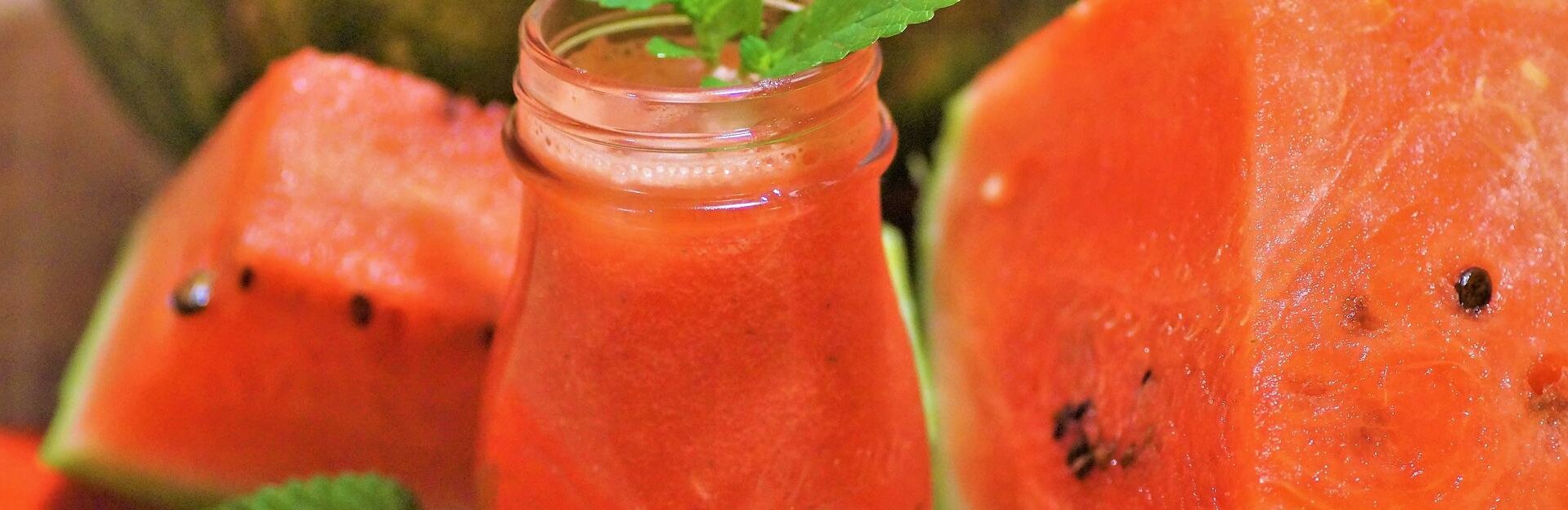 Grįžta karščiai: koks maistas ir gėrimai labiausiai padės atsigaivinti?