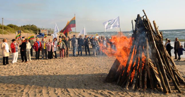 Minint tarptautinį renginį „Senovinė ugnies naktis“ paskutinįjį rugpjūčio šeštadienį uždegami simboliniai Baltijos jūros pakrantės šalių laužai, si...