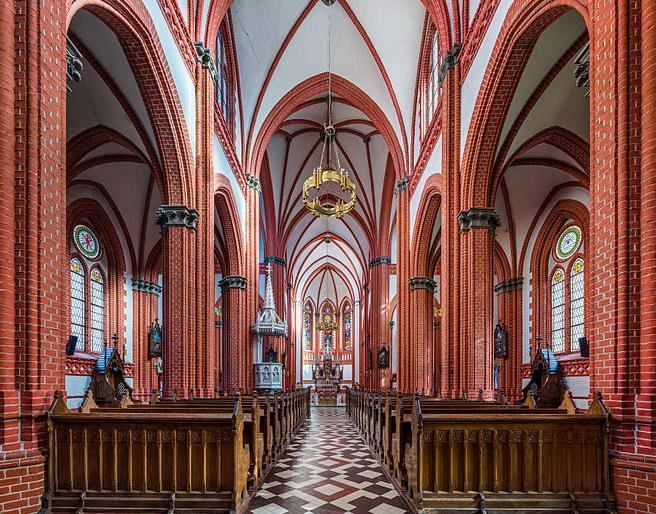 Palangos Švč. Mergelės Marijos Ėmimo į dangų bažnyčios interjeras. wikipedia.org nuotr.