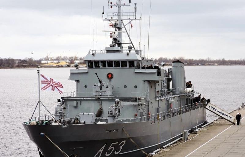 Kariuomenės sraigtasparniu į Klaipėdos ligoninę evakuotas Latvijos karo jūrininkas