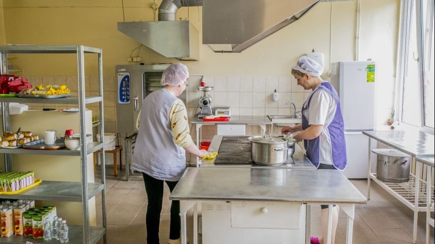Už pietus mokykloje – ne tik grynaisiais: senus įpročius keičia naujovės
