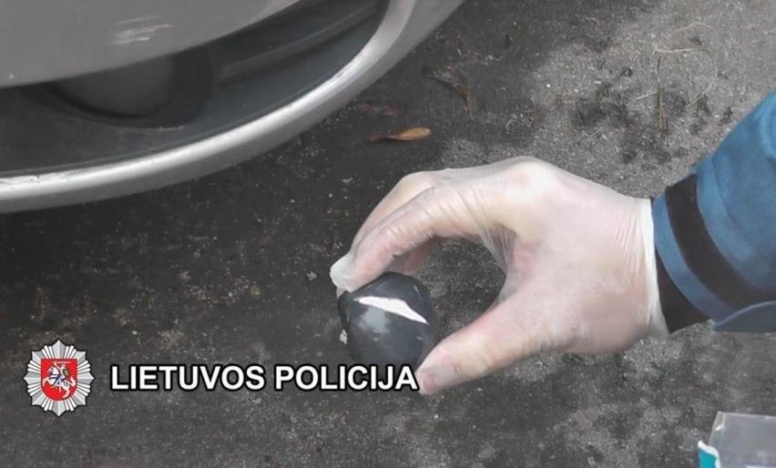 Klaipėdos kriminalistai baigė tyrimą dėl pavojingų narkotikų platinimo bendrabučiuose (vaizdo įrašas)