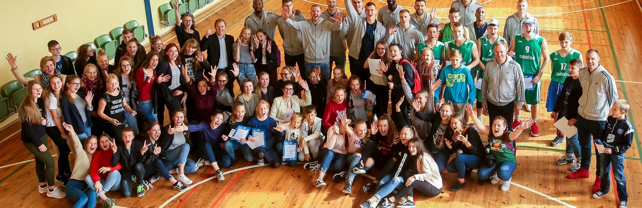 K. Maksvytis su „Neptūno“ komanda sugrįžo į Darbėnų gimnaziją