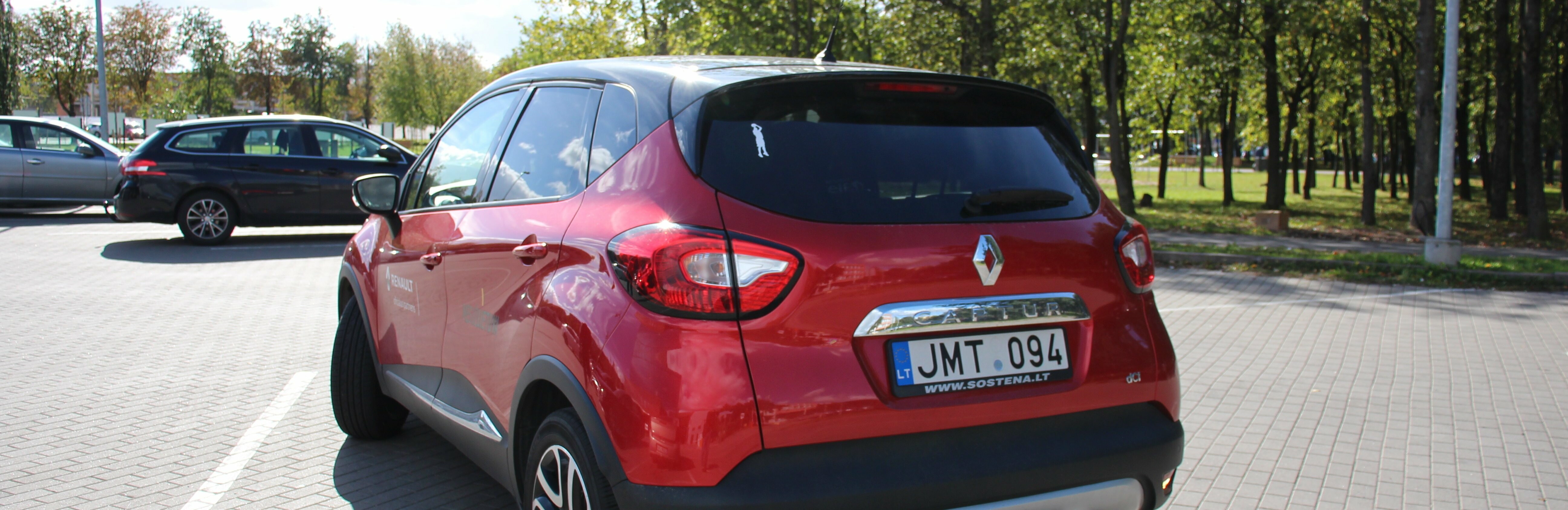 Lietuvos krepšinio aistruoliai nuo šiol galės savo automobilius papuošti unikaliais, krepšiniui skirtais lipdukais