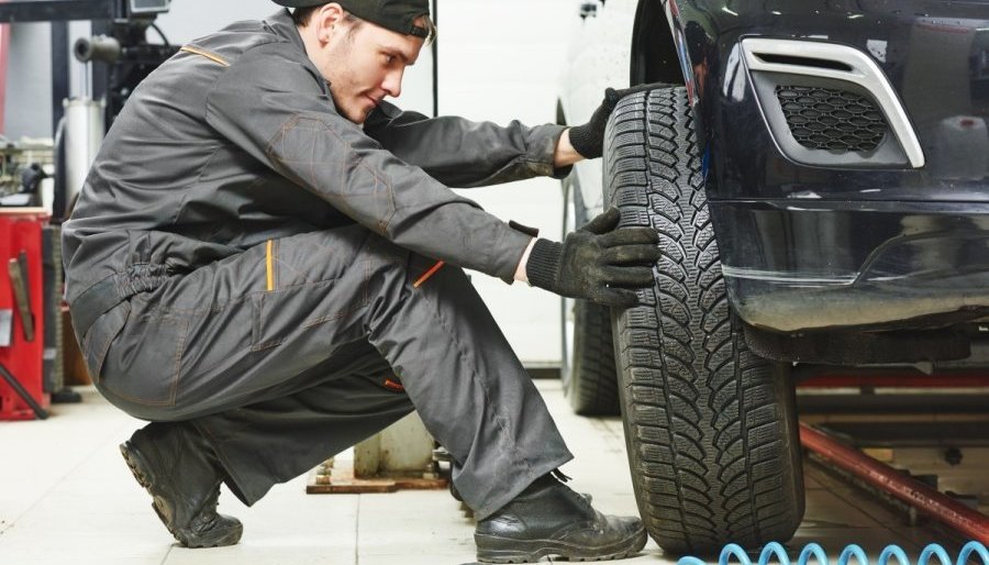 Patarė, kodėl naudinga vasarines padangas į žiemines keisti jau dabar