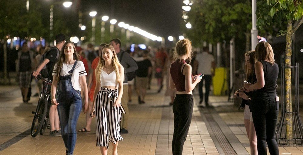 Viename didžiausių Palangos naktinių klubų – atlyginimai vokeliuose Viename didžiausių Palangos naktinių klubų – atlyginimai vokeliuose