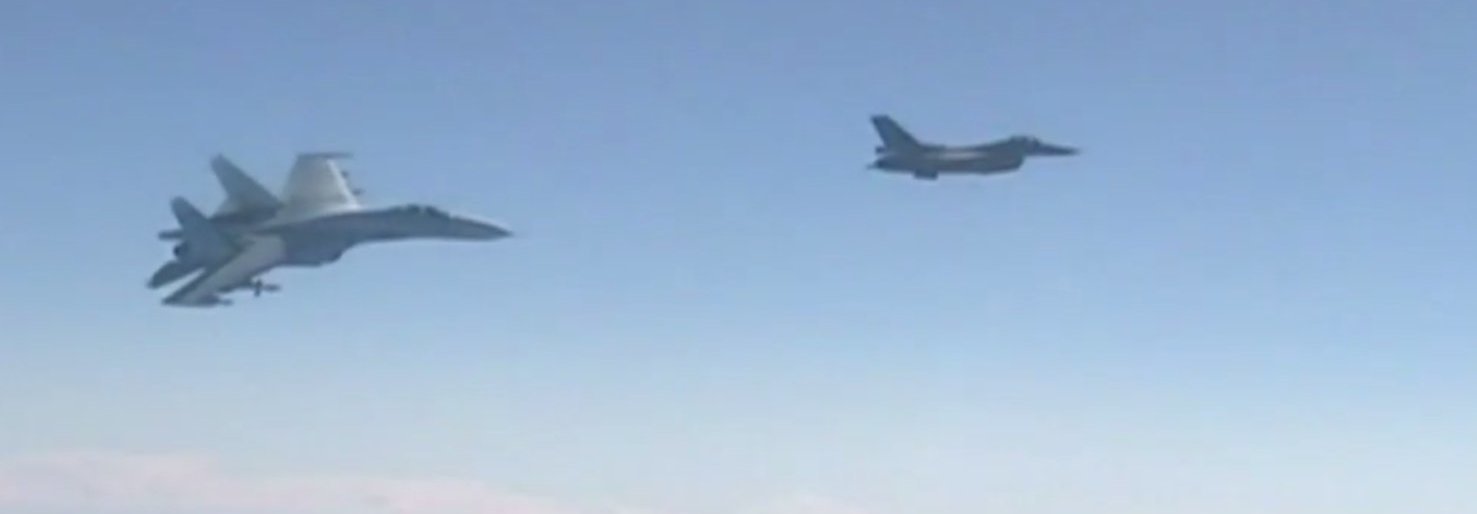 NATO naikintuvai Baltijos šalyse lydėjo du rusų karinius orlaivius