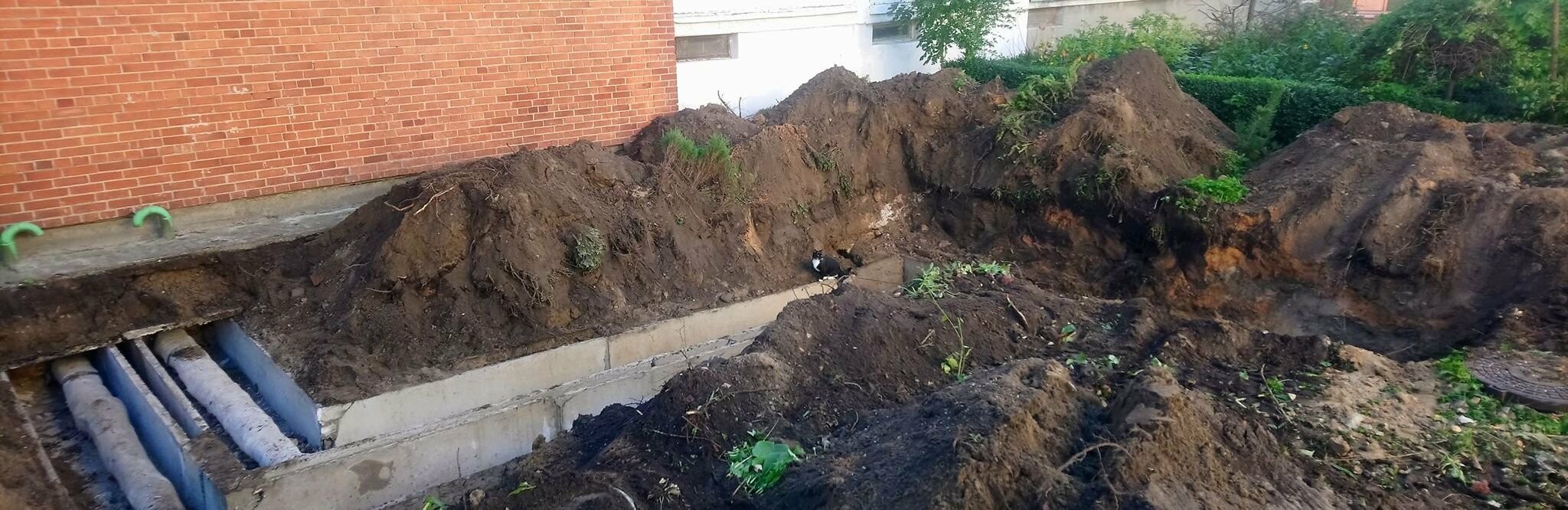 Gyventojų iniciatyvą tvarkyti kiemo aplinką pervažiavo tarytum buldozeriu