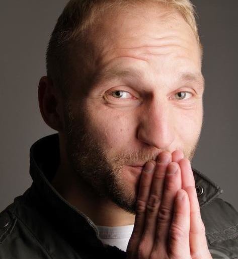 Iššūkis miuziklo „Čikaga“ advokatui Tomui Žaibui: kaip greitai išmo... Iššūkis miuziklo „Čikaga“ advokatui Tomui Žaibui: kaip greitai išmokti padaryti špagatą?