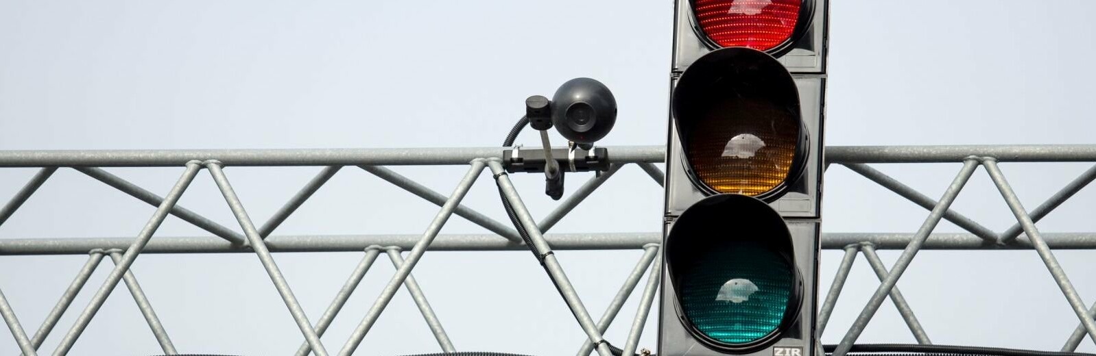 Eksperimentas prie sankryžų šokiravo: kas antras vairuotojas užsiima pašaliniais darbais