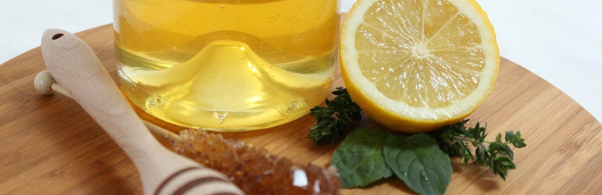 Lietuviai ginasi nuo peršalimo – perka vis daugiau medaus Lietuviai ginasi nuo peršalimo – perka vis daugiau medaus