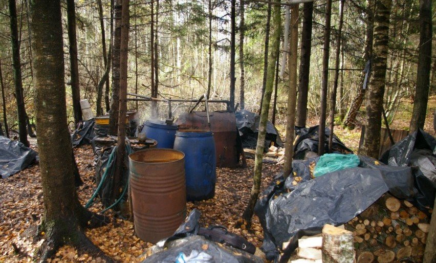 Apskrities kriminalai: aptiktas naminės degtinės fabrikėlis