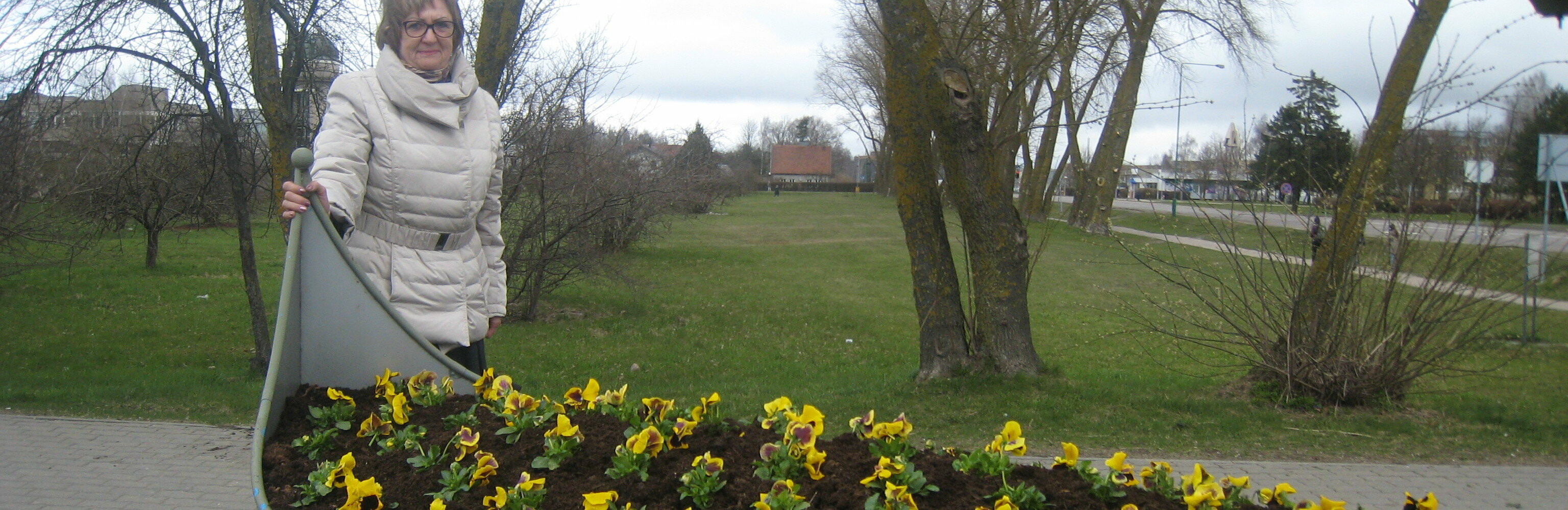 Palangos komunalininkai intensyviai švarina kapines ir prašo lankytojų elgtis tvarkingai