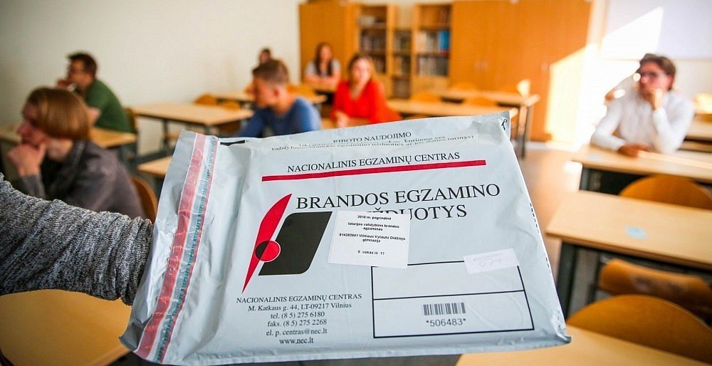 Daugiausia abiturientų vėl pasirinko valstybinį anglų kalbos egzaminą