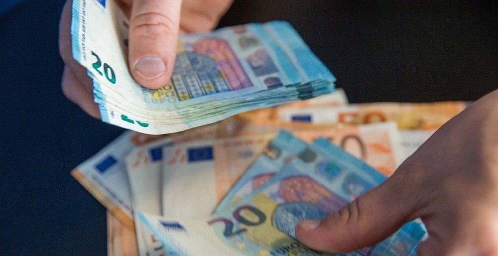 Ėmėsi antstolių ir notarų pelnų: žada, kad jų įkainiai mažės