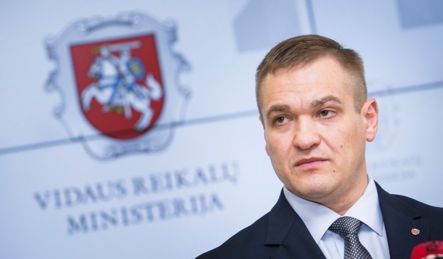 Vidaus reikalų ministras: Lietuva galėtų pripažinti gėjų santuokas