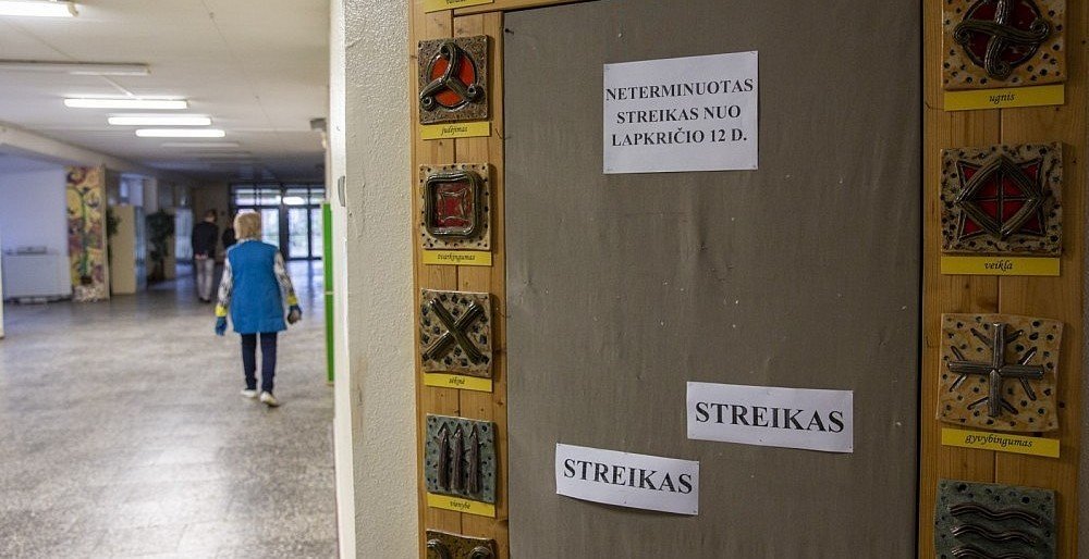 Mokyklose tęsiantis streikui, posėdžiaus darbo grupė dėl naujos algų sistemos gerinimo