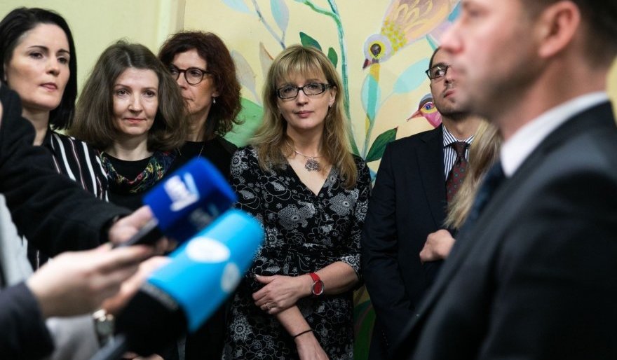 Tėvai telkiasi į streikuojančių mokytojų palaikymo žygį