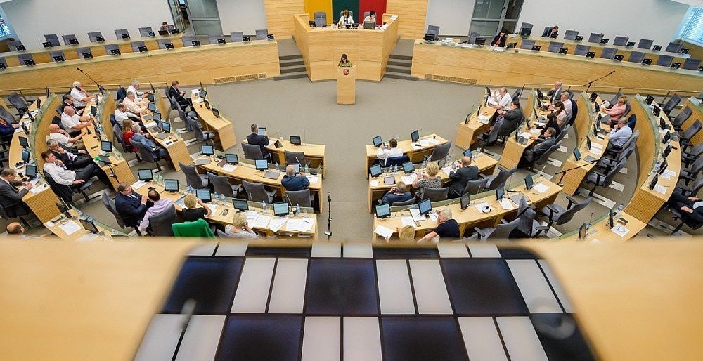 Pirmas žingsnis žengtas: balsavo už Seimo narių skaičiaus sumažinimą iki 121