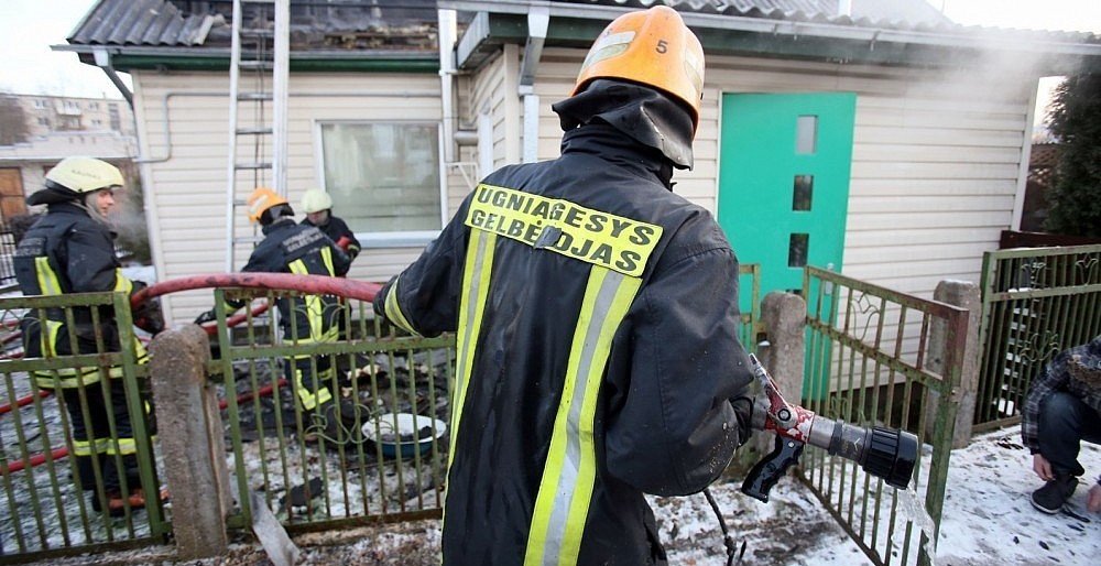 Ugniagesiai susitarė dėl didesnio finansavimo, atšaukia protestą