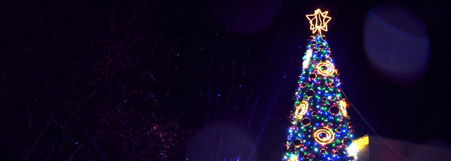 Šventąją užlies Kalėdų laukimo nuotaika – penktadienį įžiebiama eglė