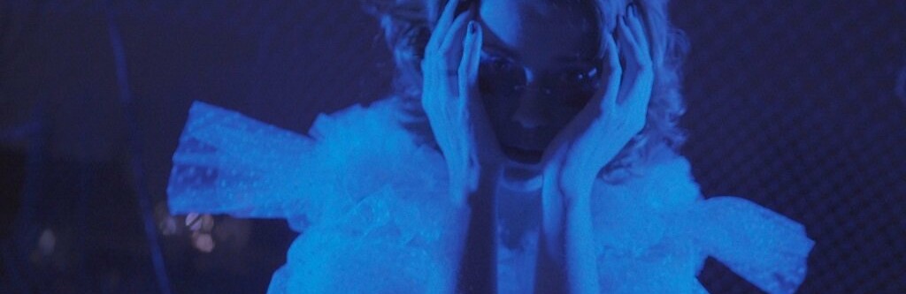 Erica Jennings pristato naują dainą ir vaizdo klipą „Shades Of Blue“