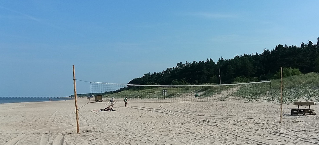 Šalia Mėlynosios vėliavos paplūdimio – tinklinio aikštelė