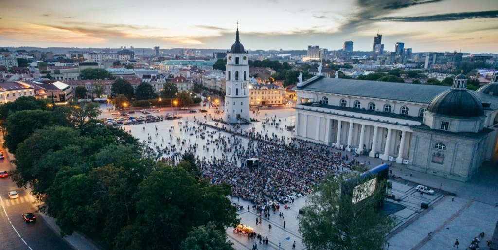 „Kinas po žvaigždėmis“ kviečia kartu žiūrėti „Riešutų duoną“