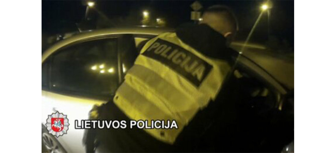 Klaipėdoje netikėtai mirė 20-metis vaikinas: policija pateikė to vakaro įvykių vaizdo įrašus